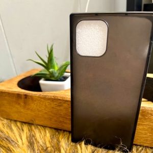 iPhone 12 Pro case square ends. Black. Chi.! ⚫️😍